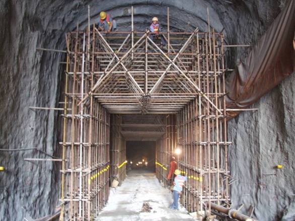Install the scaffold for lining in access tunnel